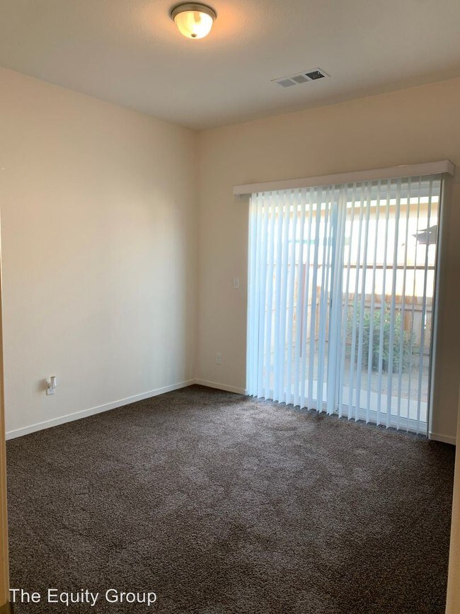 Foto del edificio - 3240-3246 Villa St
