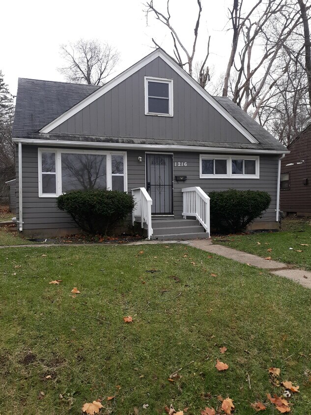Primary Photo - 1216 Sherman Ave