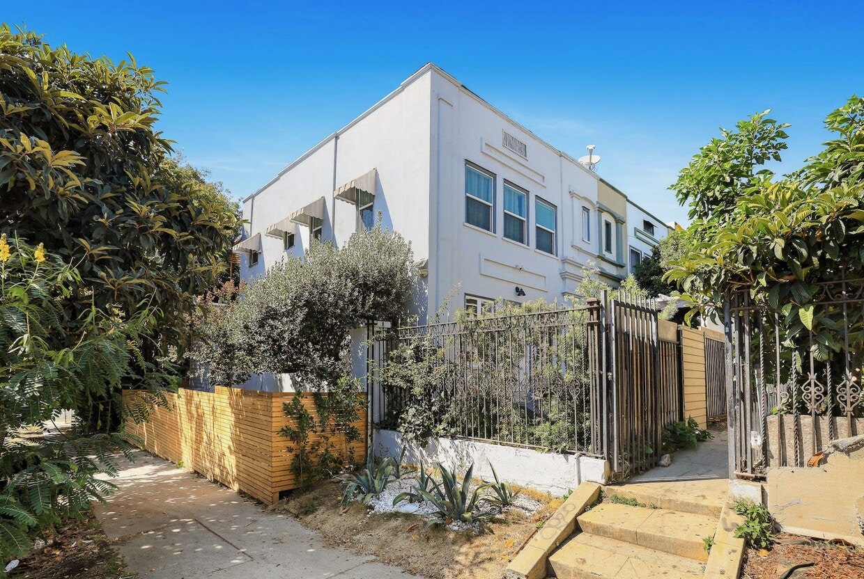 Duplex - 249 Columbia Pl