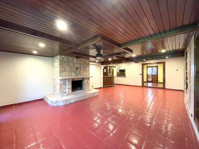 Building Photo - 1209 Orange Ave