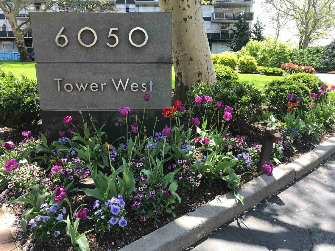 Foto principal - 6050 JFK Blvd E