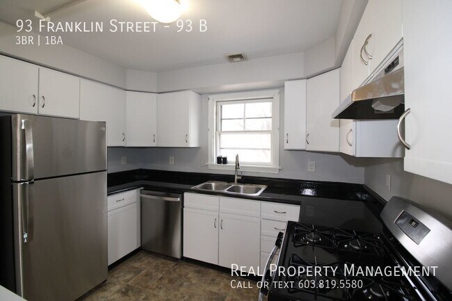 Building Photo - Spacious 3 Bedroom Duplex in Somersworth!