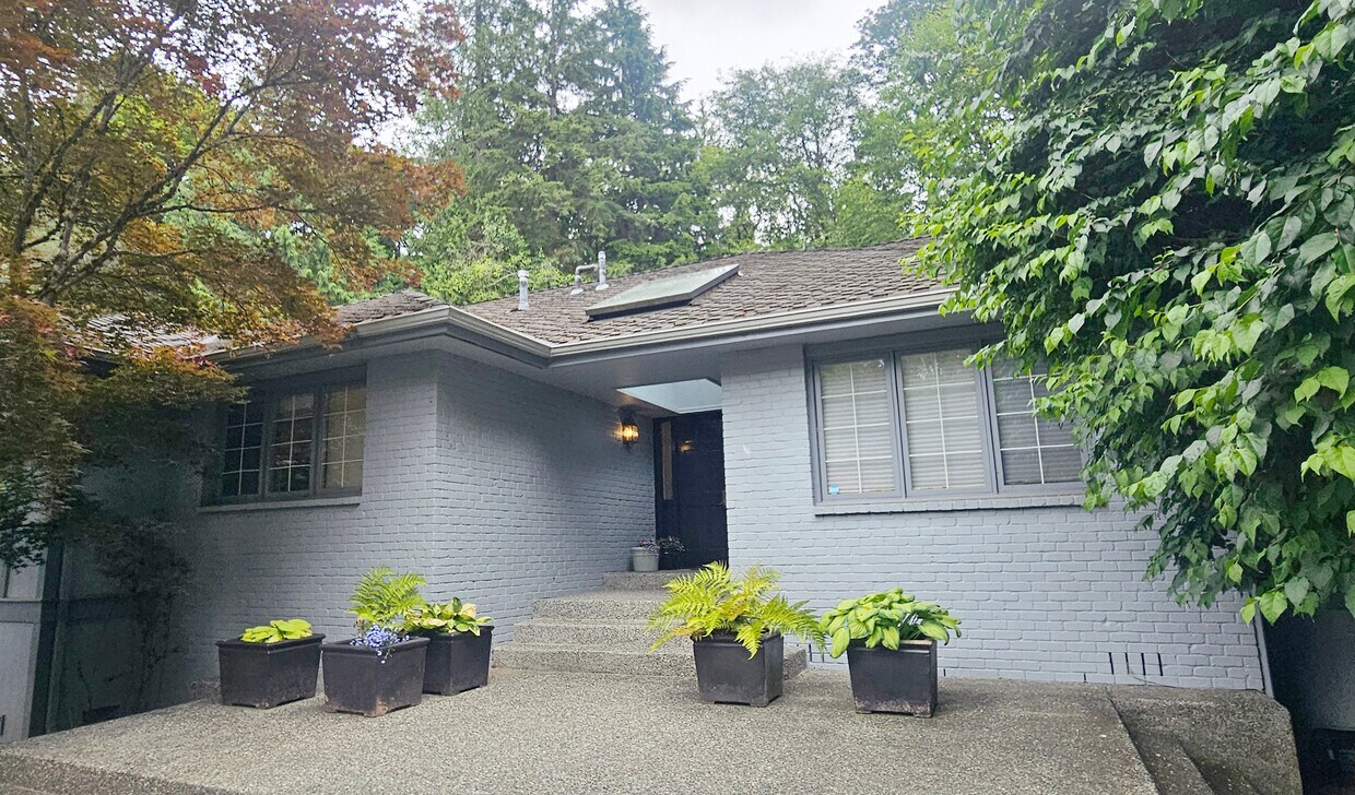 Foto principal - 3650 116th Ave NE