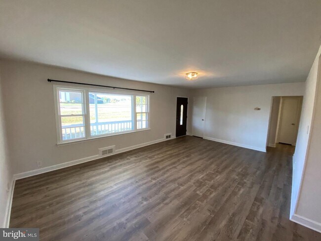 Building Photo - 1705 Bragg Rd