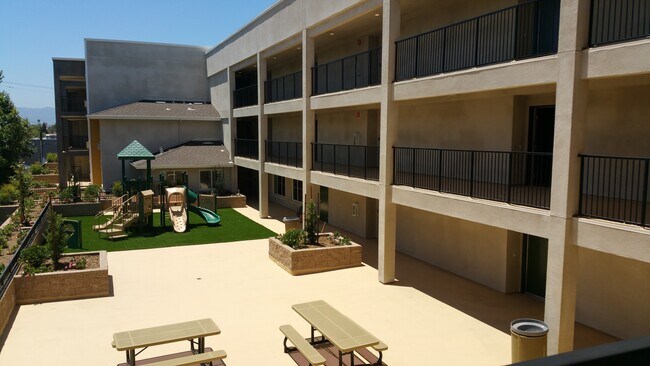 Foto del edificio - 1008 S 3rd St