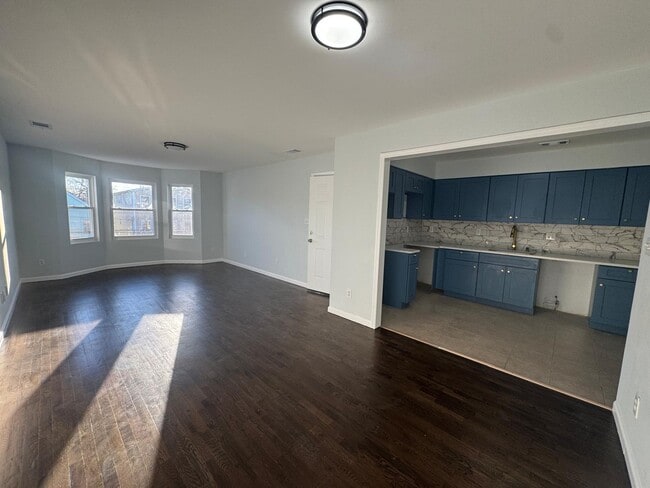 Building Photo - 1057 Bond St