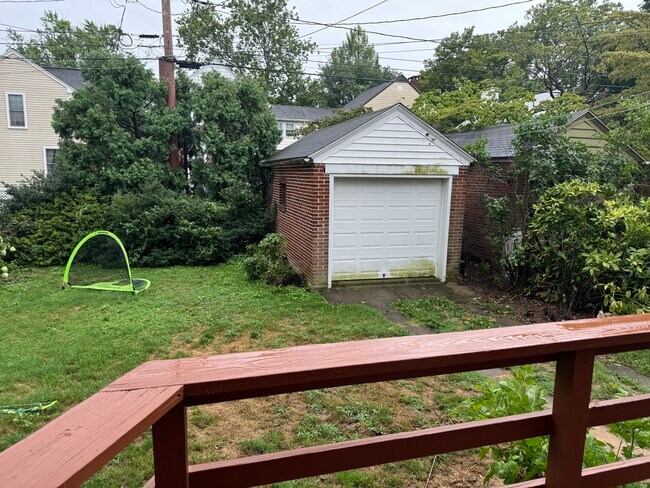 Garage - 874 Pleasure Rd