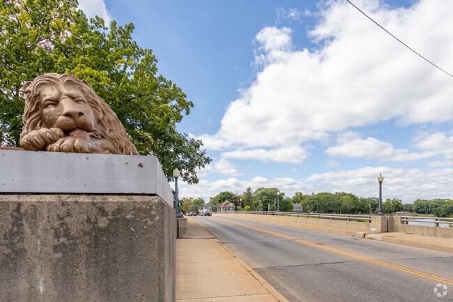 Bronze lion statues guard a bridge in Franklin.