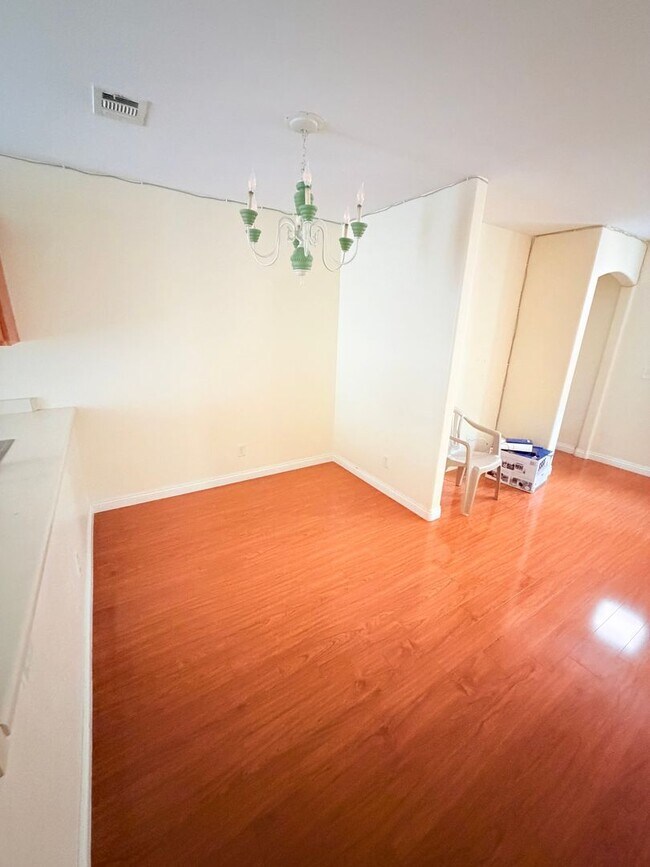 Foto del edificio - BEAUTIFUL 3 BEDROOM 2.5 BATH