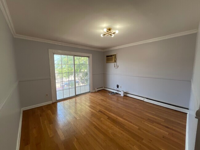 Dining room - 20 Western Ave