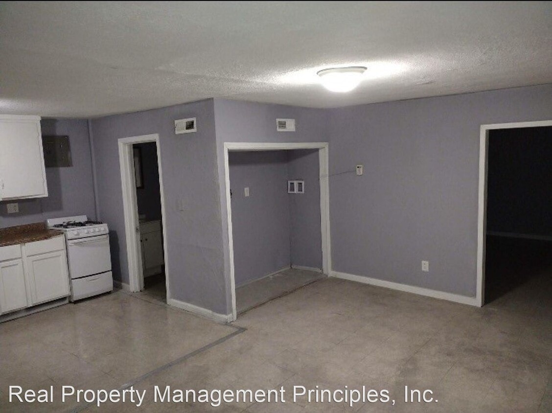 Building Photo - 2 br, 1 bath House - 217 1/2 W. Hyde Park ...