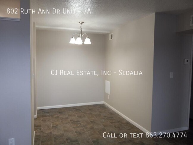 Foto del edificio - 802 Ruth Ann Dr