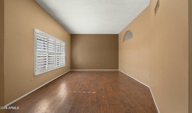 Foto del edificio - 11022 W Boswell Blvd