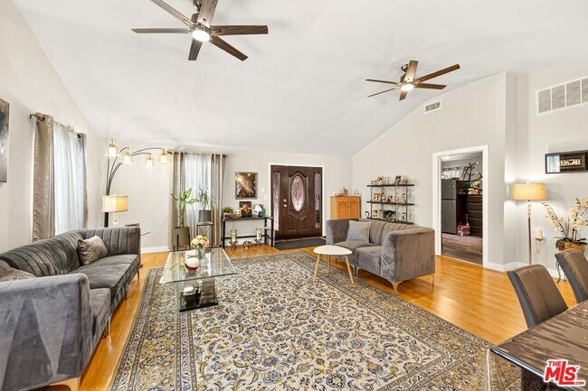Foto del edificio - 6236 Lindley Ave