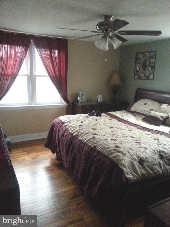 Building Photo - 2421 Bond Ave