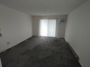 Building Photo - 60 Shuswap St S