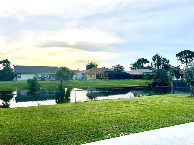 Foto del edificio - 17330 Meadow Lake Cir