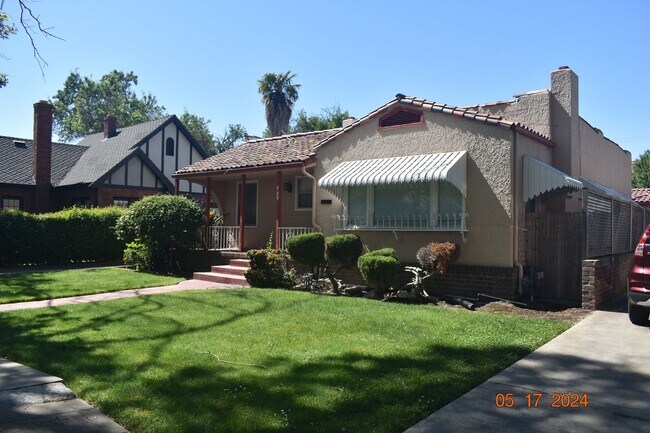 Foto del edificio - Darling Three Bedroom Home near Legion Par...