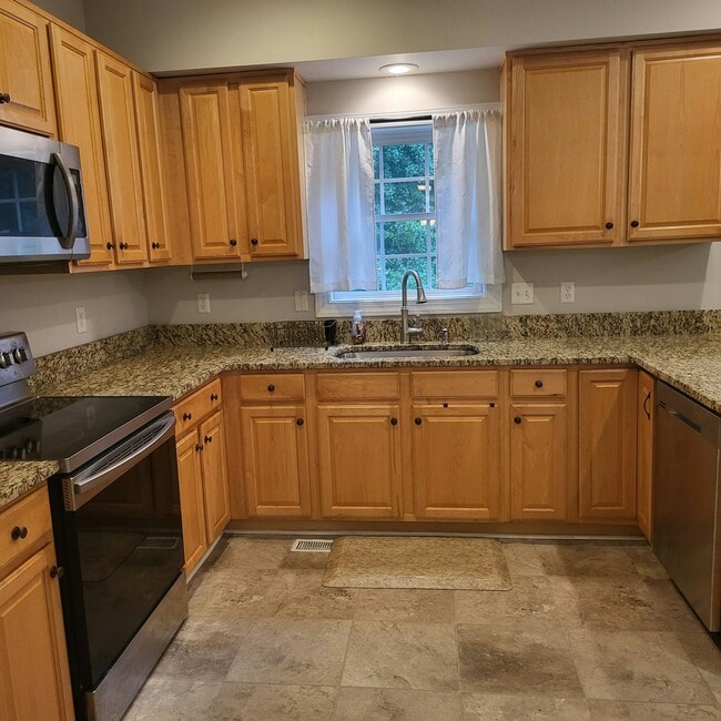 Building Photo - 12302 Hillcreek Cir