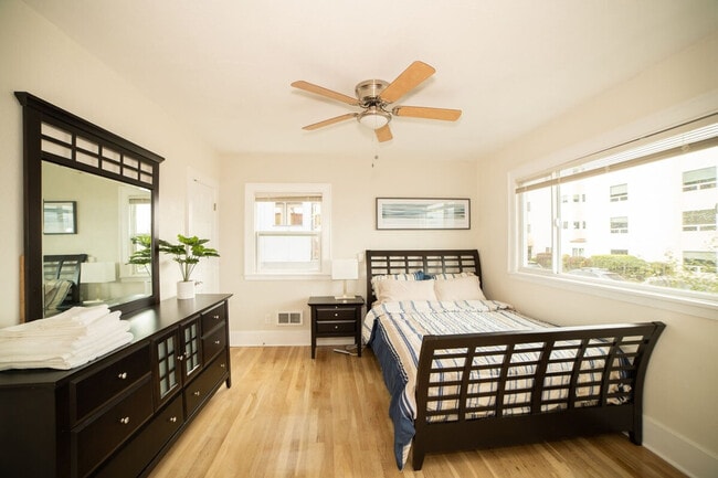 Foto del edificio - 2428 Alki Ave SW