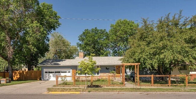 Building Photo - Spacious 5 Bedroom Home for Lease Close to Downtown Bozeman
