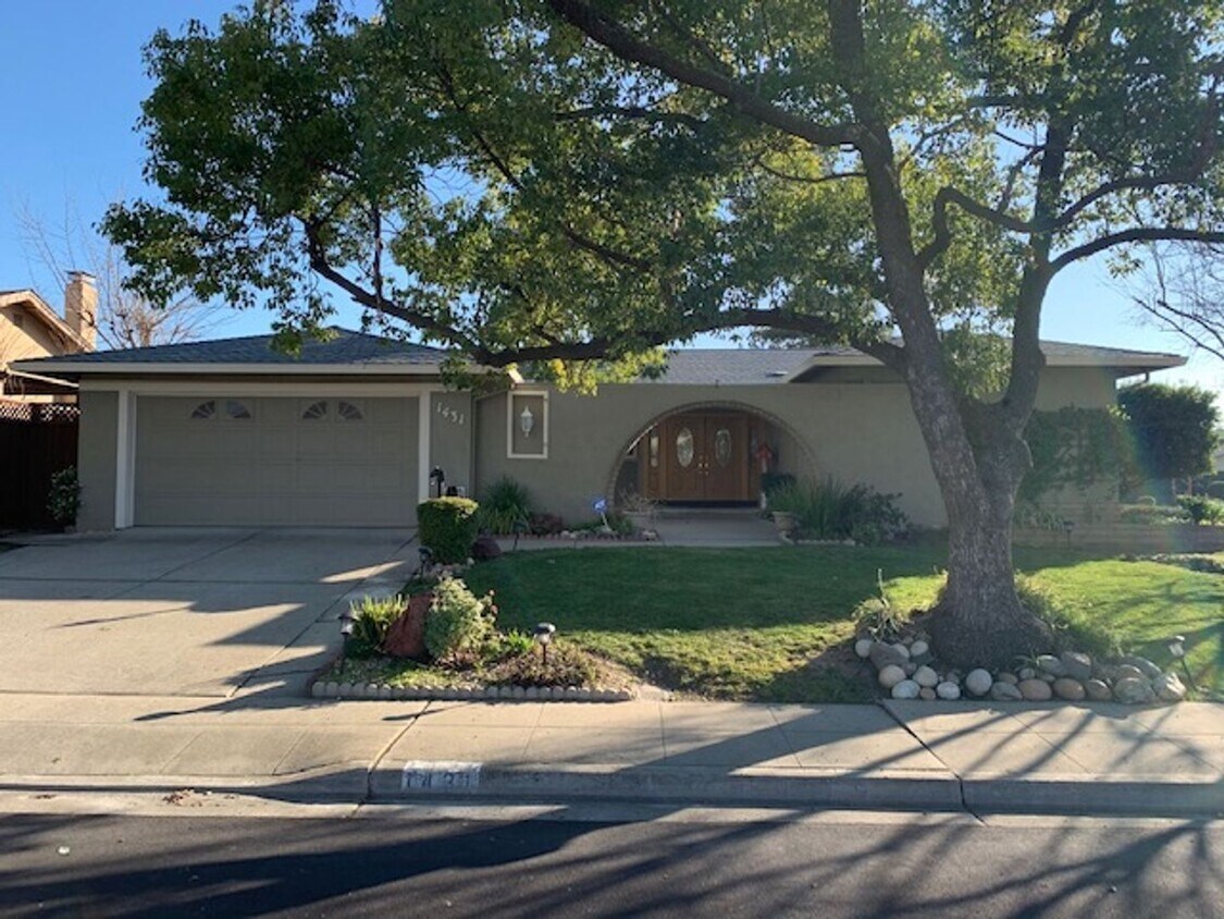 Foto principal - Fully Upgraded Single Family Livermore Home