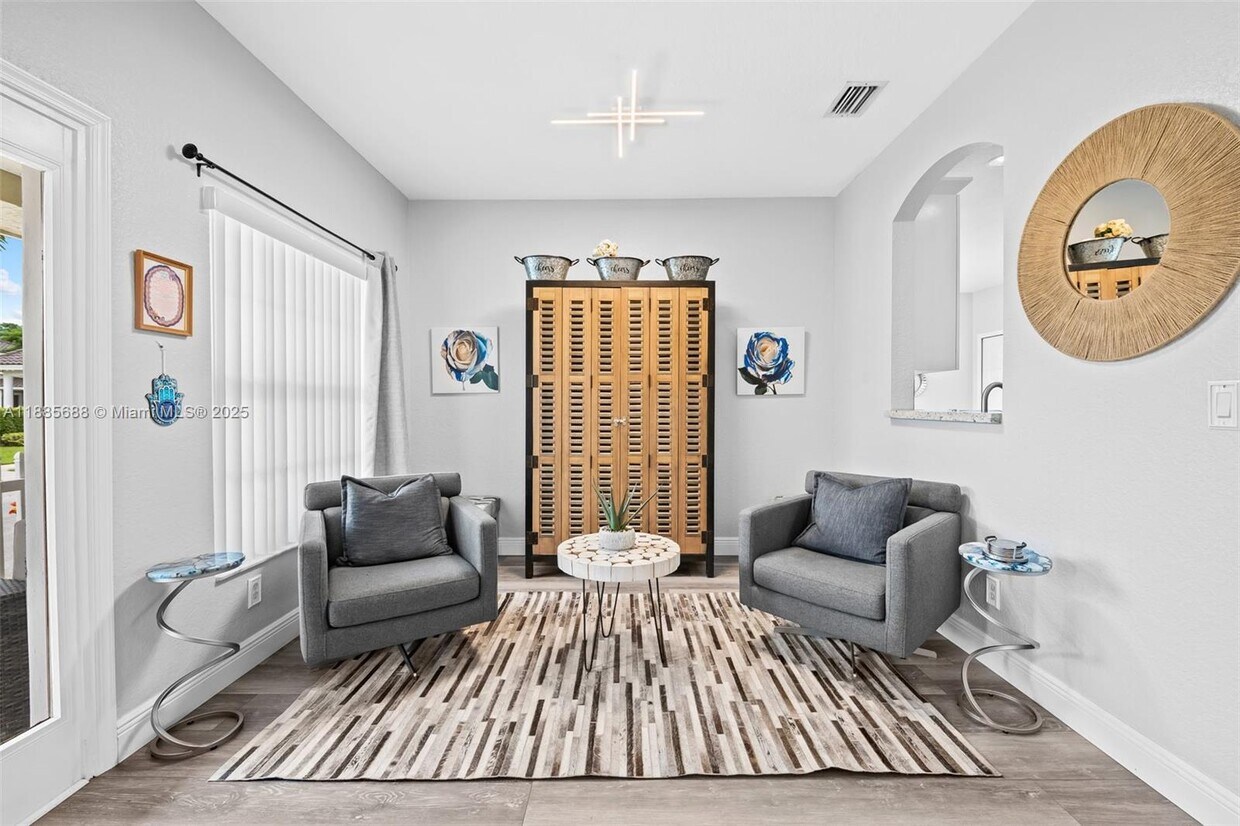 Foto principal - 10541 NW 56th Pl