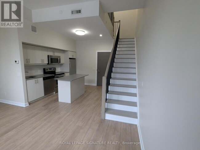 Building Photo - 99 Davisville Ave