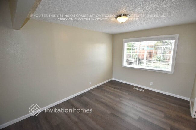 Building Photo - 518 Woodlark Dr