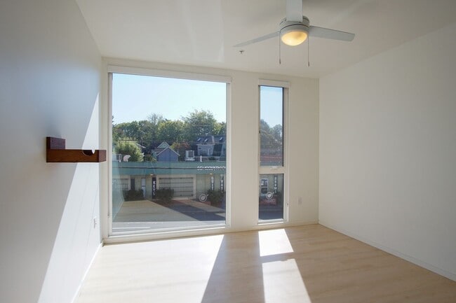 Building Photo - Modern 2nd Floor Studio with D/W & Washer/...