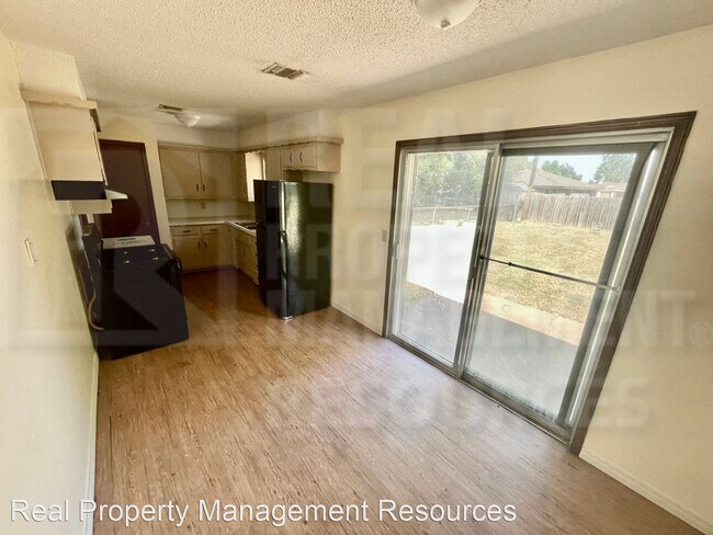 Building Photo - 3 br, 1.5 bath House - 8812 S Miller Avenue