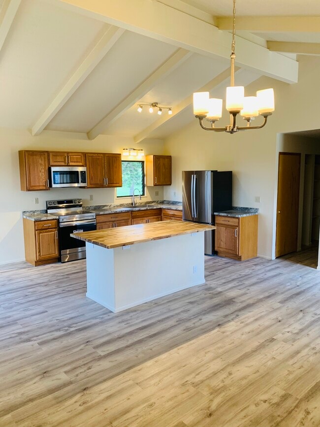 Building Photo - 2751 Palalani St