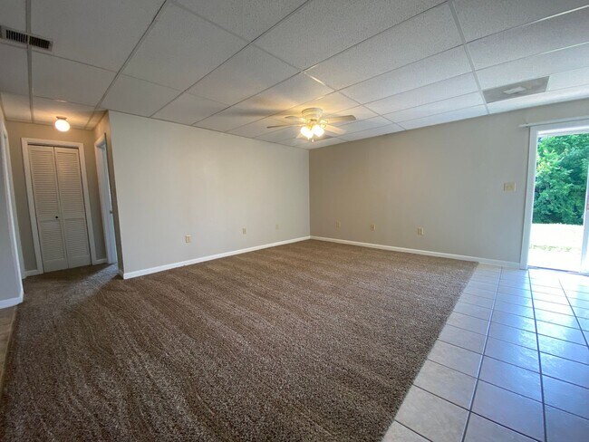 Building Photo - Eagle Crest Apartments - A