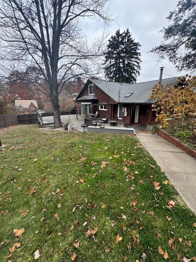 Primary Photo - Spacious Private Oasis - 3 Bedroom 2 Bathr...