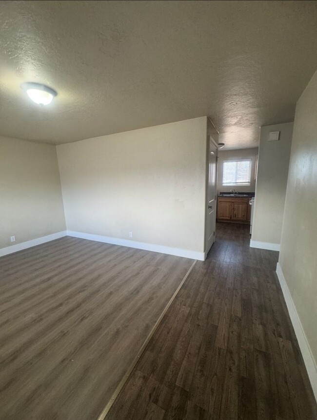 Building Photo - 1040 W 400 N