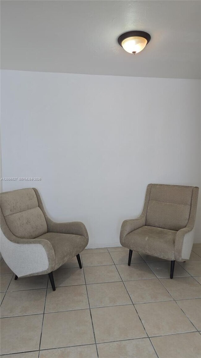 Foto del edificio - 9473 Abbott Ave