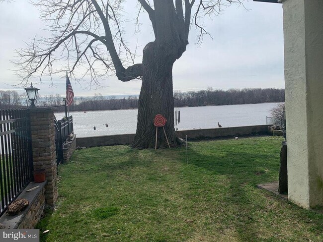 Foto del edificio - 256 Radcliffe St