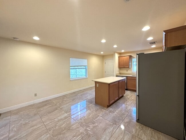 Building Photo - 2525 Gowen St