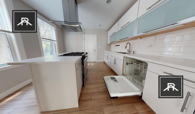 Building Photo - 3 bedroom in Cambridge MA 02139