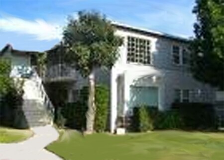 Foto del edificio - 11737-11739 1/2 Riverside Dr
