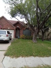 Building Photo - 1304 Garden Path Dr