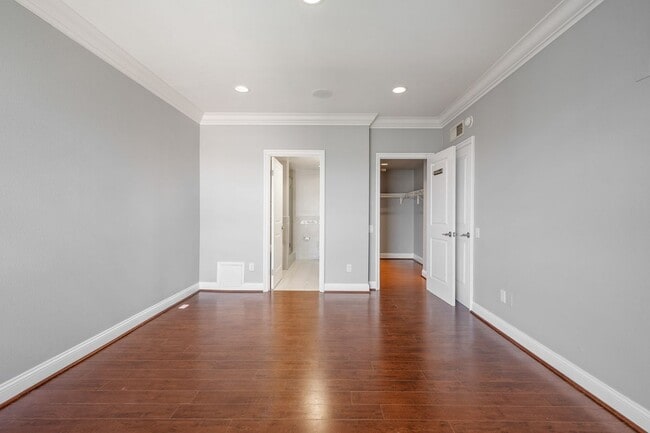 Foto del edificio - 1115 S Elm Dr