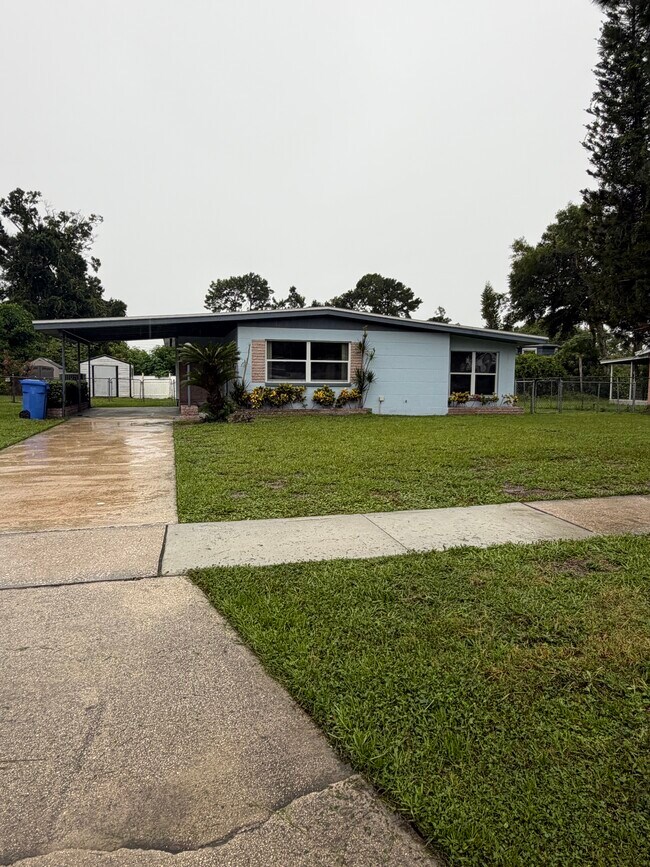 Foto del edificio - 6505 Travis Blvd