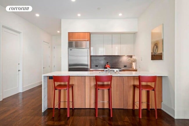 Building Photo - 48 E 21st St