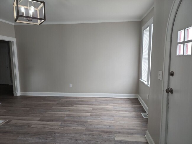 Building Photo - Completely Remodeled Cottage style home fo...