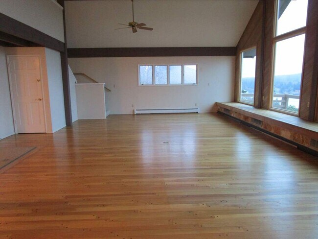 Building Photo - View Home in Downtown Gig Harbor