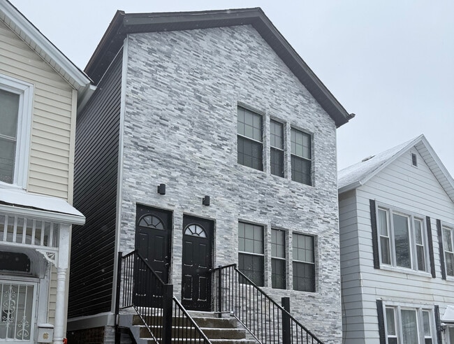 Building Photo - 2702 S Union Ave