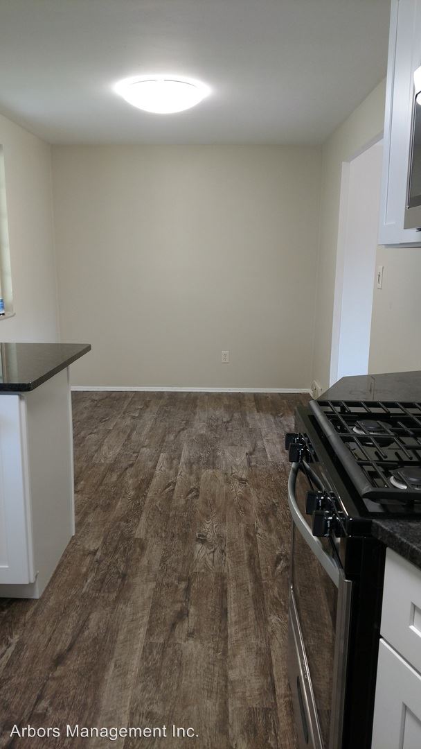 Foto del edificio - 3 br, 1 bath House - 885 Blue Ridge Drive