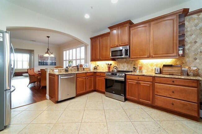 Building Photo - 913 Lotus Vista Dr