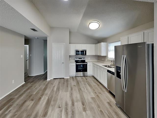 Building Photo - 6416 Stonewater Bend Trail